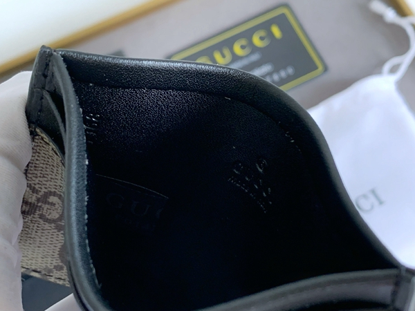 グッチ財布コピー着用イメージ